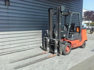 Carretilla contrapesada de 4 ruedas Fenwick E40P