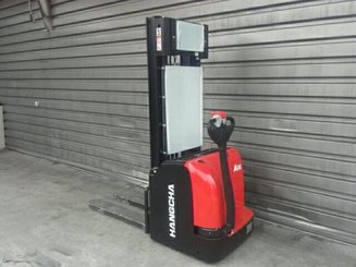 Apilador con conductor acompañante Hangcha CDD16-AC1