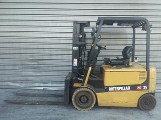 Carretilla contrapesada de 4 ruedas Caterpillar EP25K-PAC