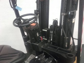 Carretilla contrapesada de 4 ruedas Caterpillar EP25K-PAC - 1
