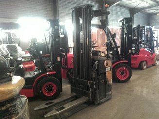 Apilador con plataforma Caterpillar NSR16N