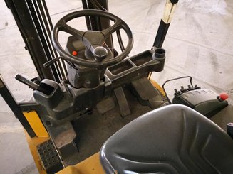 Carretilla contrapesada de 4 ruedas Caterpillar EP35K - 1