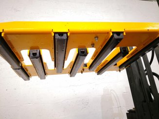 Folleto de uno o dos palets Caterpillar 4000