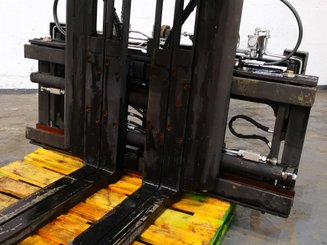 Folleto de uno o dos palets Caterpillar 4000