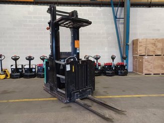 Preparadoras de pedidos con cabina de mando elevable Caterpillar NOH10N