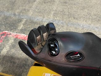 Carretilla contrapesada de 3 ruedas Yale ERP16VT SWB