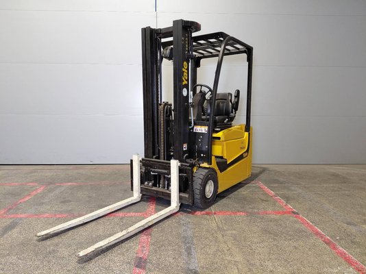 Carretilla contrapesada de 3 ruedas Yale ERP15VC - 1