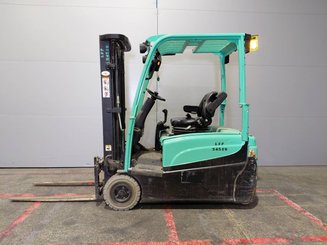 Carretilla contrapesada de 3 ruedas Yale ERP16VTLWB - 4