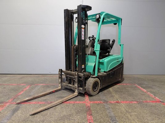 Carretilla contrapesada de 3 ruedas Yale ERP16VTLWB - 1