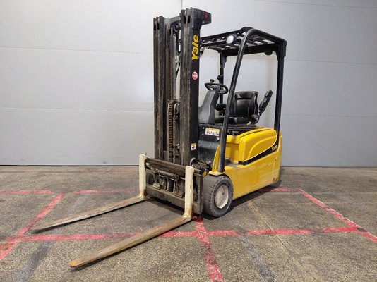 Carretilla contrapesada de 3 ruedas Yale ERP18VT - 1