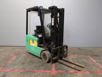 Carretilla contrapesada de 3 ruedas Yale ERP16 ATF