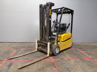 Carretilla contrapesada de 3 ruedas Yale ERP18VT
