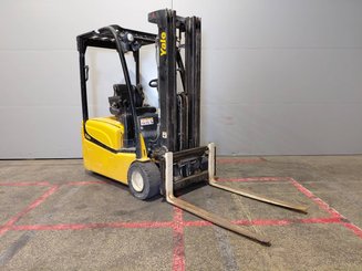 Carretilla contrapesada de 3 ruedas Yale ERP18VT