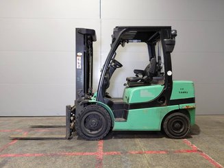 Carretilla contrapesada de 4 ruedas Yale GDP30VX