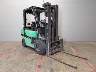 Carretilla contrapesada de 4 ruedas Yale GDP30VX - 1