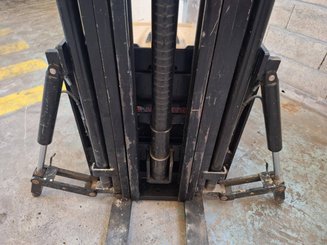 Apilador con conductor acompañante Caterpillar NSP16N2