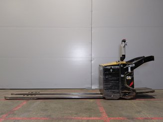 Transpaleta con conductor acompañante Caterpillar NPV20N2