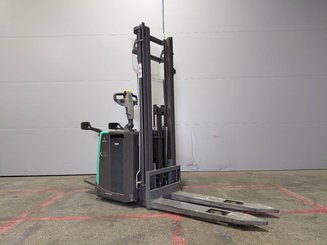Apilador con plataforma Mitsubishi SBV12P