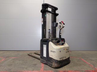 Apilador Crown ESI4000-14