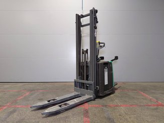 Apilador con plataforma Mitsubishi SBV12P