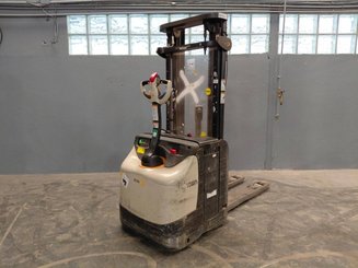 Apilador con conductor acompañante Crown ESI4000-12 - 4