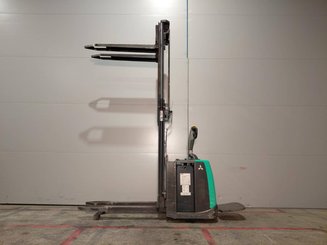 Apilador con plataforma Mitsubishi SBV12P