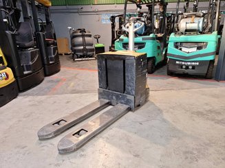 Transpaleta con conductor acompañante Caterpillar NPP20N2E