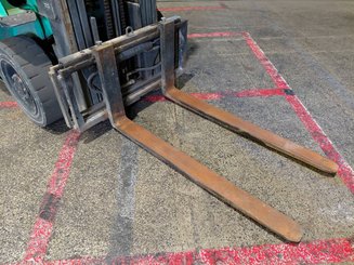 Carretilla contrapesada de 4 ruedas Mitsubishi FG25N - 6