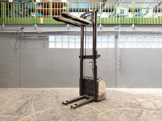 Apilador con conductor acompañante Crown WF3000 1.2 - 7