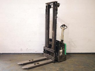 Apilador con conductor acompañante Mitsubishi SBP12N