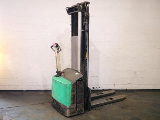 Apilador con conductor acompañante Mitsubishi SBP12N