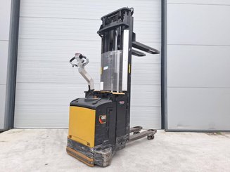 Apilador con conductor acompañante Caterpillar NSV16Ni