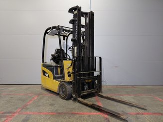 Carretilla contrapesada de 3 ruedas Caterpillar EP16NT - 1