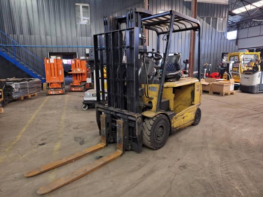 Carretilla contrapesada de 4 ruedas Caterpillar EP25K-PAC - 1