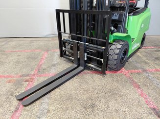 Carretilla contrapesada de 4 ruedas Hangcha AE25i (CPD25-AEY2-I)