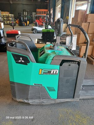 Transpaleta con plataforma Mitsubishi PBF25N3R MITSUBISHI - 1