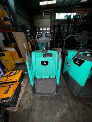 Transpaleta con plataforma Mitsubishi PBF25N3R MITSUBISHI