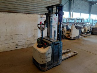 Apilador con conductor acompañante Crown ESI4000-12 - 1