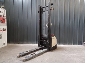 Apilador con conductor acompañante Crown WF3000-1.0FT