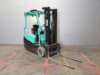 Carretilla contrapesada de 3 ruedas Yale ERP16VTLWB