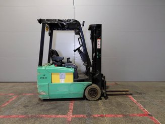 Carretilla contrapesada de 3 ruedas Yale ERP16 ATF