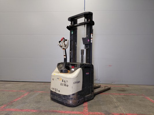 Apilador Crown ESI4000-14 - 1