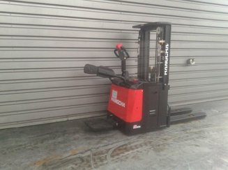 Apilador con conductor acompañante Hangcha CDD16-ES