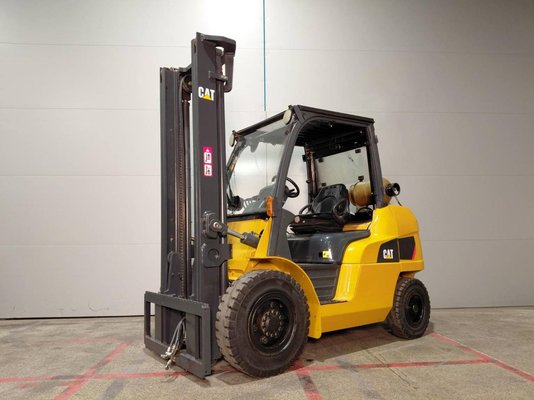 Carretilla contrapesada de 4 ruedas Caterpillar GP40NTD - 1