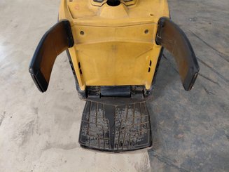 Transpaleta con plataforma Caterpillar NPV20N2