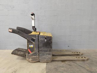 Transpaleta con plataforma Caterpillar NPV20N2