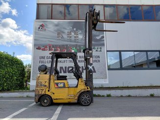 Carretilla contrapesada de 4 ruedas Caterpillar GC40K - 9
