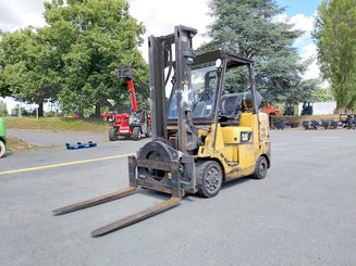 Carretilla contrapesada de 4 ruedas Caterpillar GC40K - 15