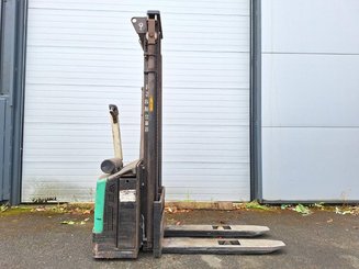 Apilador con conductor acompañante Mitsubishi SBP12N