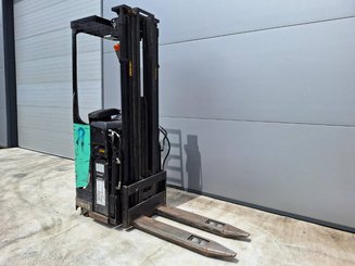 Apilador con plataforma Caterpillar NSR16N